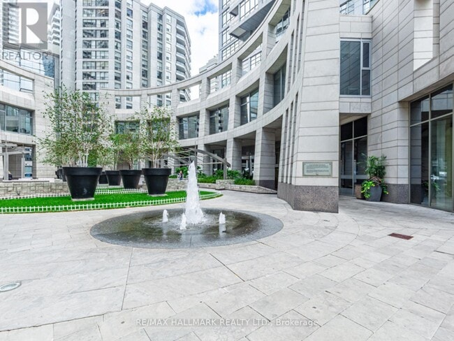 Photo du bâtiment - 2181 Yonge St