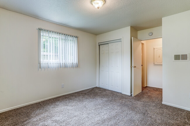 Building Photo - GolfView Apartments By The Bay