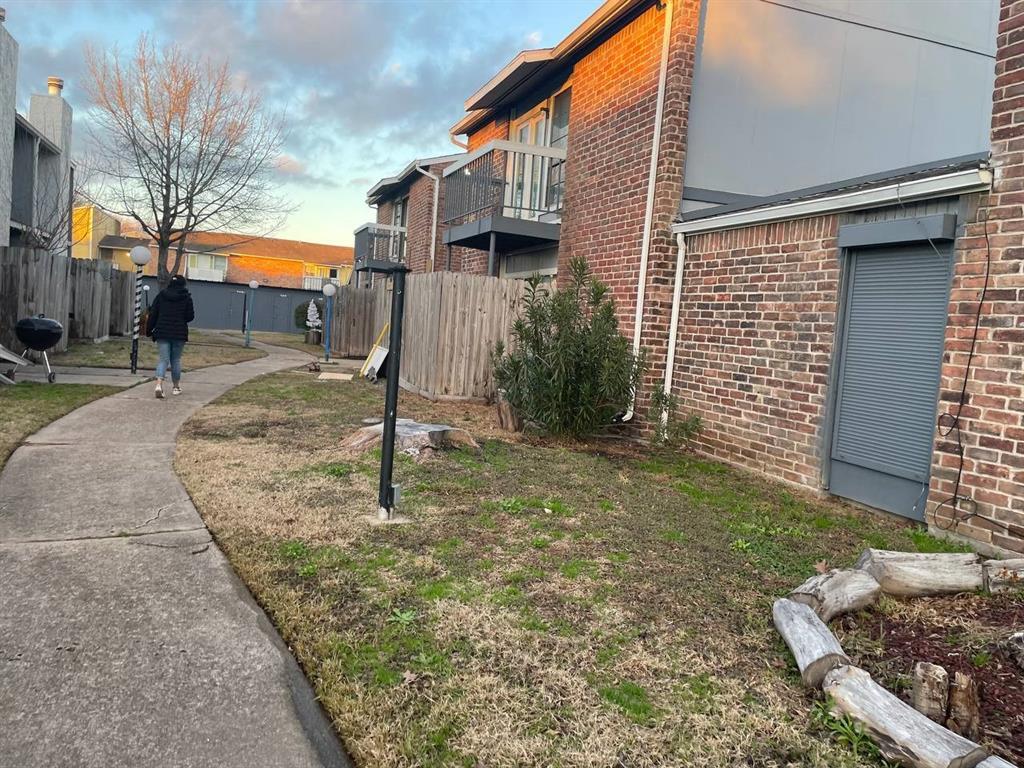 Foto principal - 9550 Deering Dr