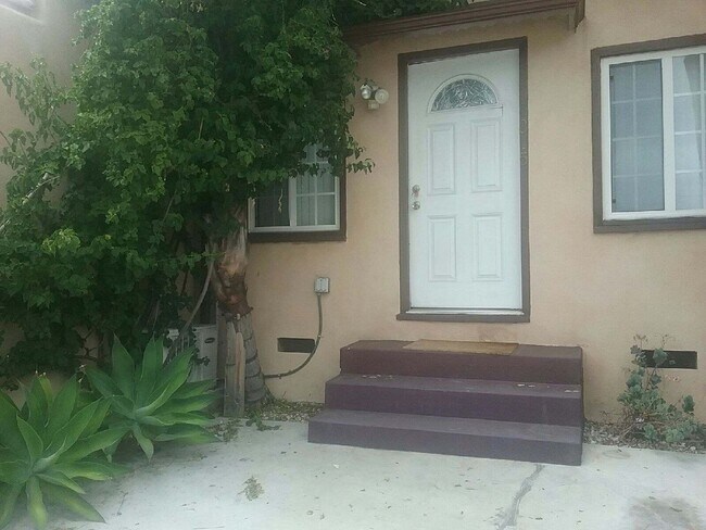 Building Photo - 5817 Venice Blvd