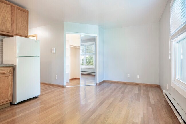 Estudio grande, 1BA - 450SF - Sala de estar - Greenspire Wilson