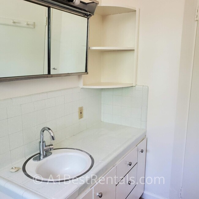 Building Photo - 5355 Yosemite Blvd