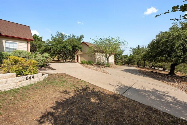 Building Photo - 644 Newport Dr