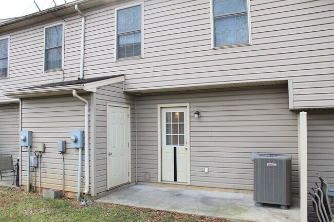 Building Photo - 189 Griffin Ln