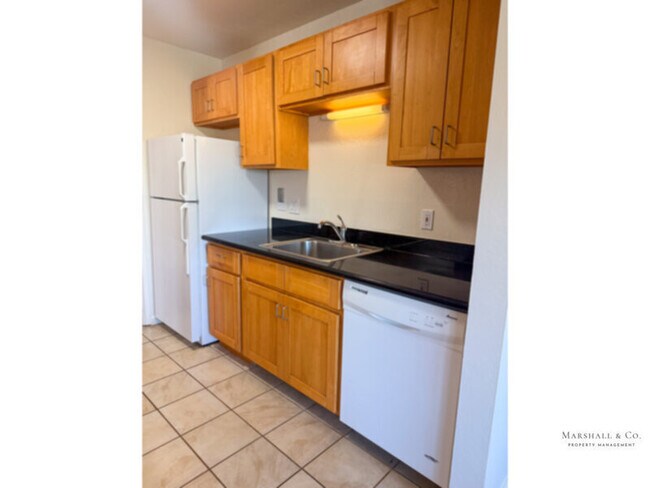 Foto del edificio - 3 BEDROOM, 2 BATH WITH NEW FEATURES, DECK, WASHER DRYER HOOK-UP