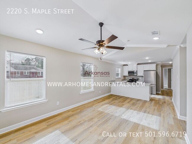 Building Photo - 2220 S Maple St