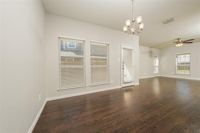 Foto del edificio - 325 Meadow Ln