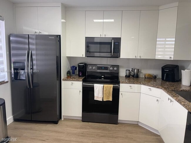 Building Photo - 2 br, 2 bath Condo - 16511 Blatt Blvd Apt 205