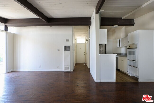 Building Photo - 11131 Rose Ave