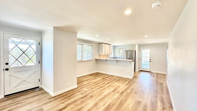 Building Photo - Wonderfully Updated & Remodeled Single Sto...