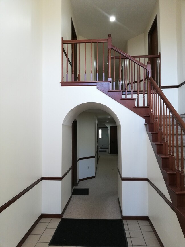 Building Photo - 509 Oak Glen Drive