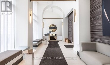 Building Photo - 39 Roehampton Ave