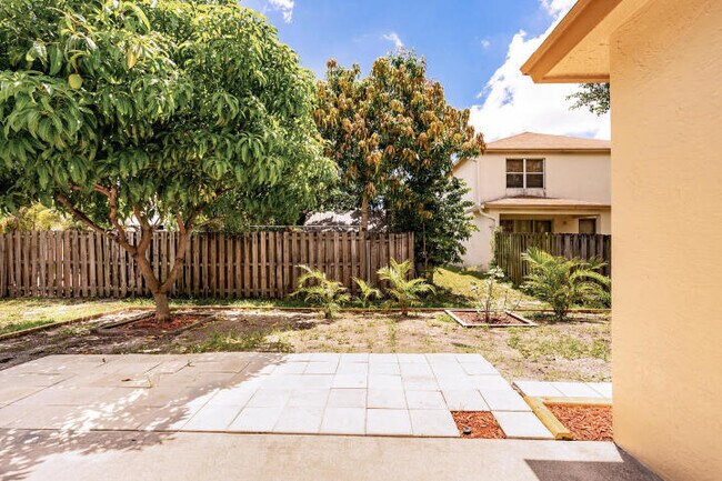 Foto del edificio - 1372 Climbing Rose Ln