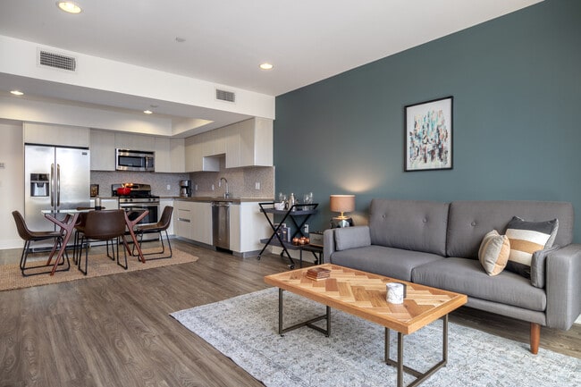 Foto del edificio - 10473 Santa Monica Blvd