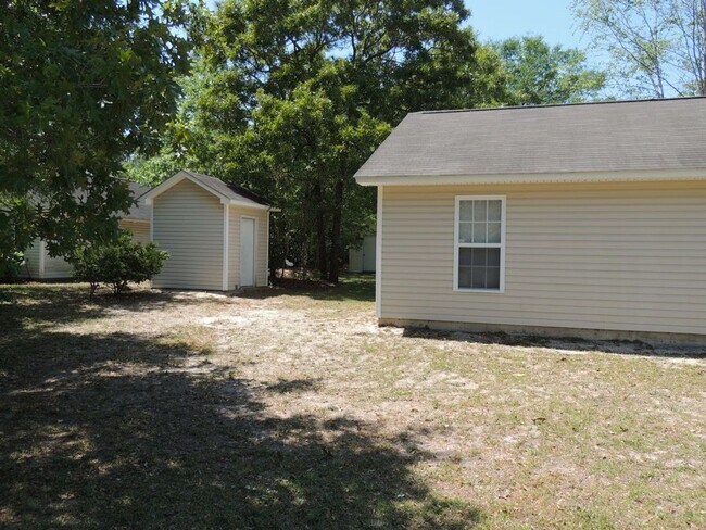 Building Photo - Three Bedroom, Two Bath House Available On...