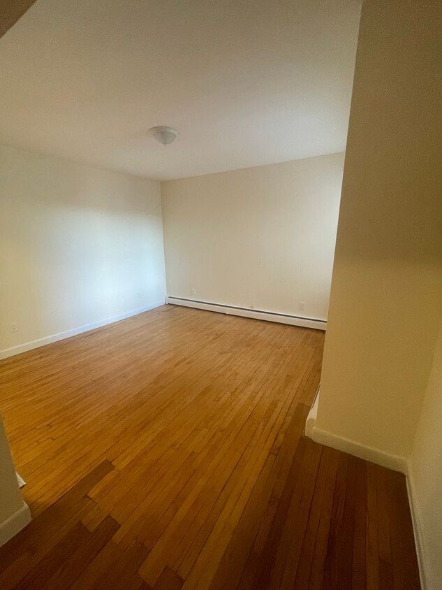 Foto principal - Huge 1 bed unit located near the Commuter ...