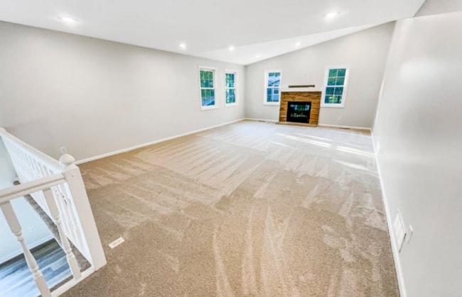 Building Photo - 377 Oakwood Dr