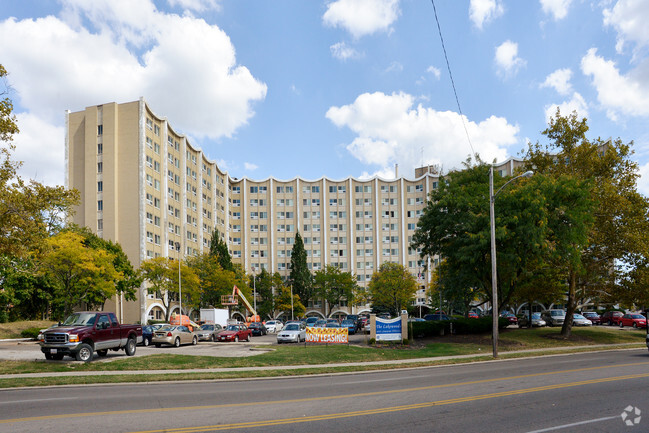 Building Photo - The Lakewoods Apartments