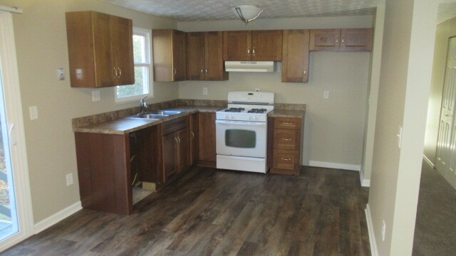 Building Photo - 310 Trumbull Dr