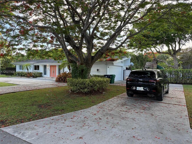 Building Photo - 12800 SW 82nd Ct