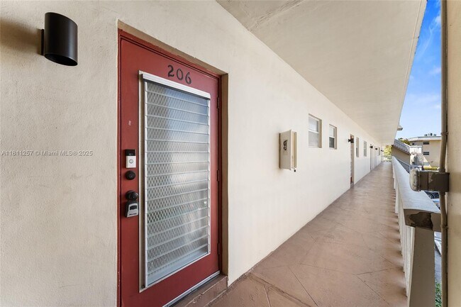 Foto del edificio - 4341 NW 16th St
