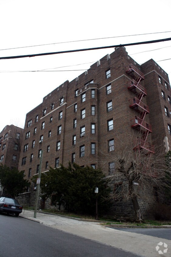 Primary Photo - 28-30 Locust Hill Ave