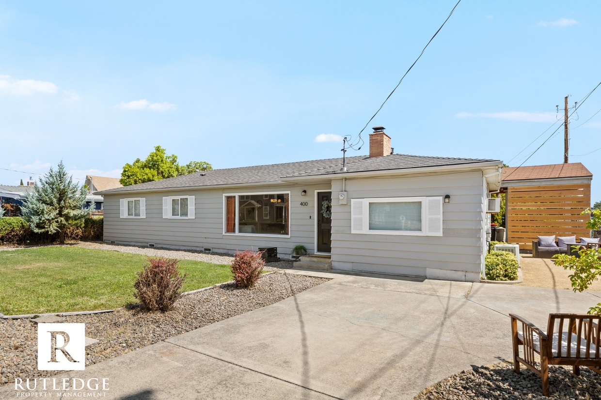 Primary Photo - REMODELED! 3 Bed/2 Bath Home in Central Point