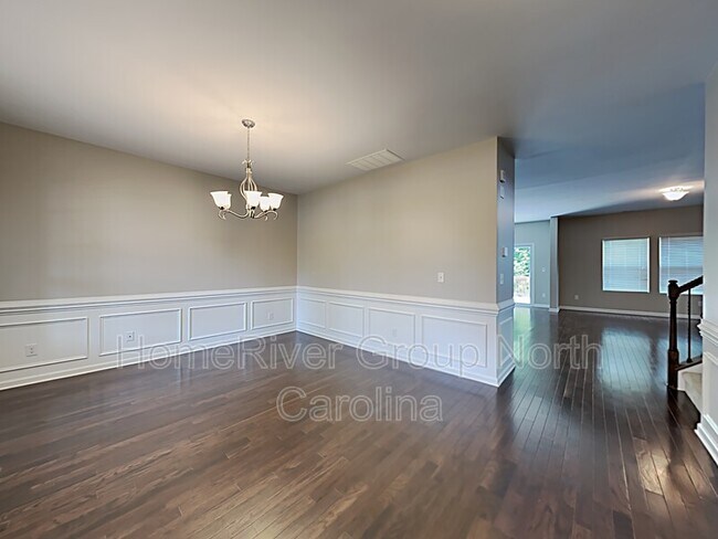 Building Photo - 1933 Shorthorn St