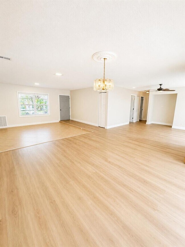 Foto del edificio - 6020 NW 25th Ct