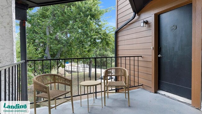 Foto del edificio - 1225 E Pleasant Run Rd