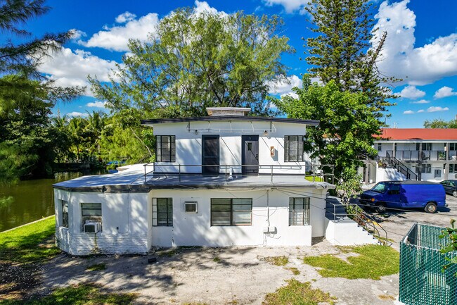 Foto del edificio - 528 NE 78th St