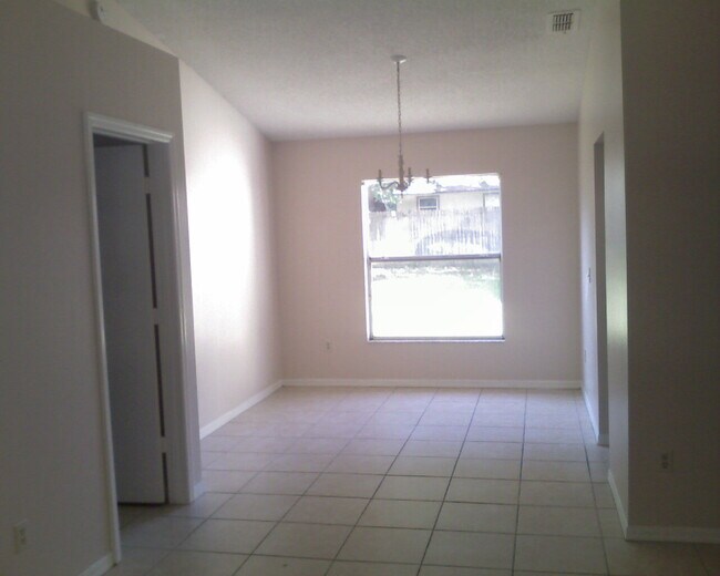 Building Photo - 2123 New Victor Rd