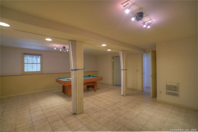 Foto del edificio - 8 Deer Ridge Rd