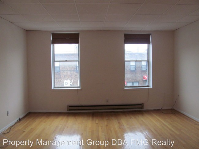 Building Photo - 1003 Christian St