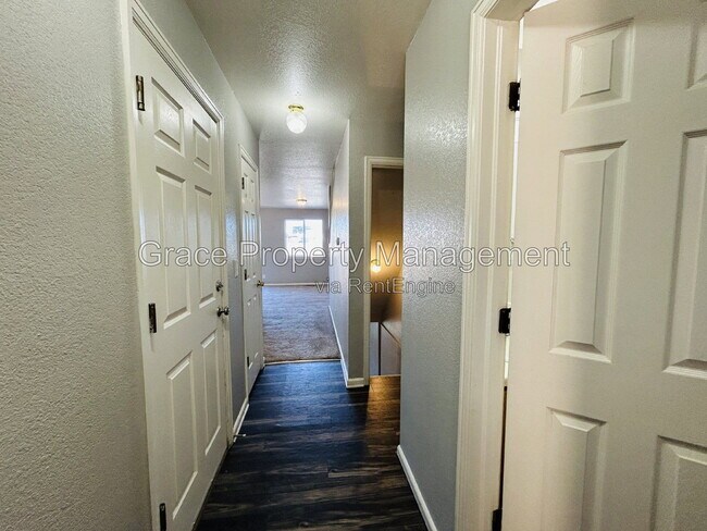 Building Photo - 424 W 91st Cir