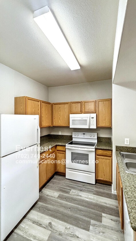 Foto principal - Lovely 2-Bedroom Condo with Convenient Acc...