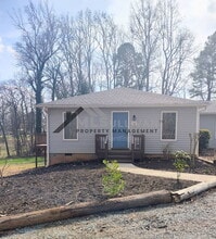 Building Photo - 312 Lakeshore Dr