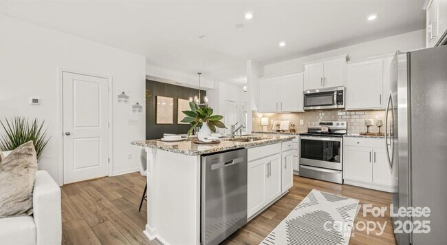 Foto del edificio - 10207 Guardian Dr