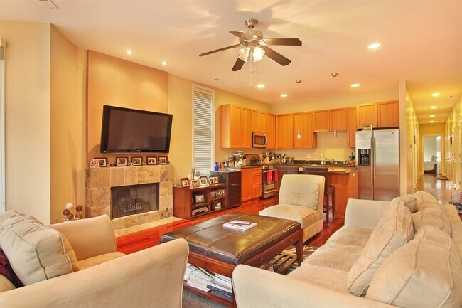 Foto del edificio - 1449 N Wicker Park Ave