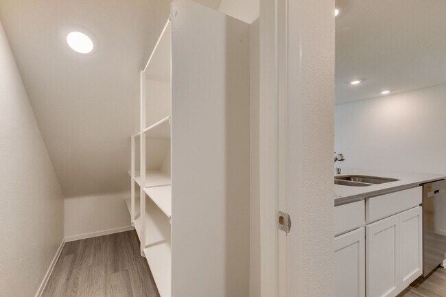 Building Photo - 7379 Craig Cv Ct