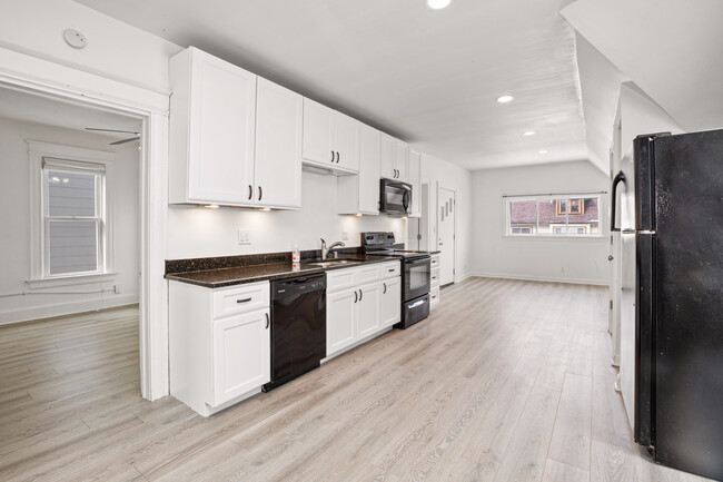 Kitchen with Dishwasher - 526 E Burleigh St