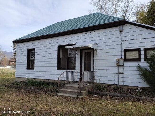 Photo - 2557 S Orchard Drive House