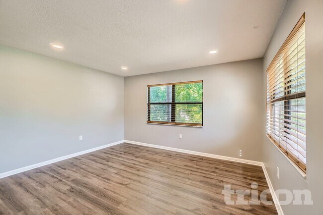 Foto del edificio - 348 Barbara Cir