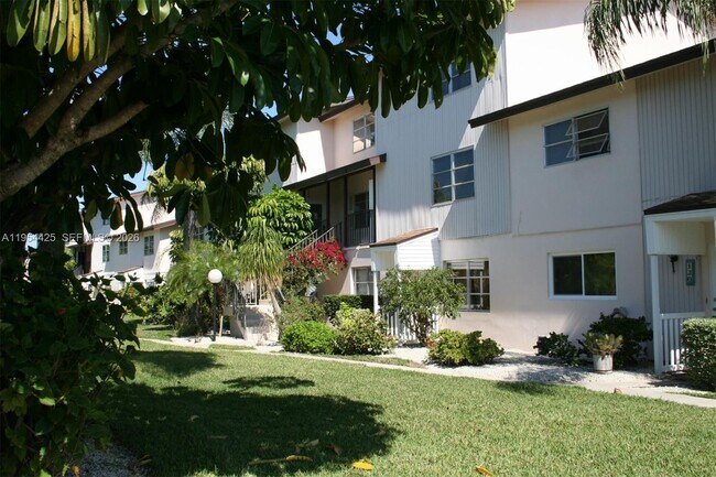 Foto del edificio - 180 Cypress Way E