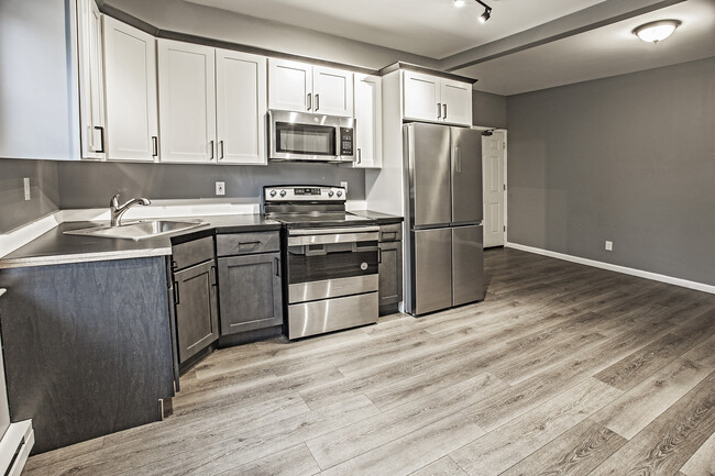 Photo - 100 W Broad St House