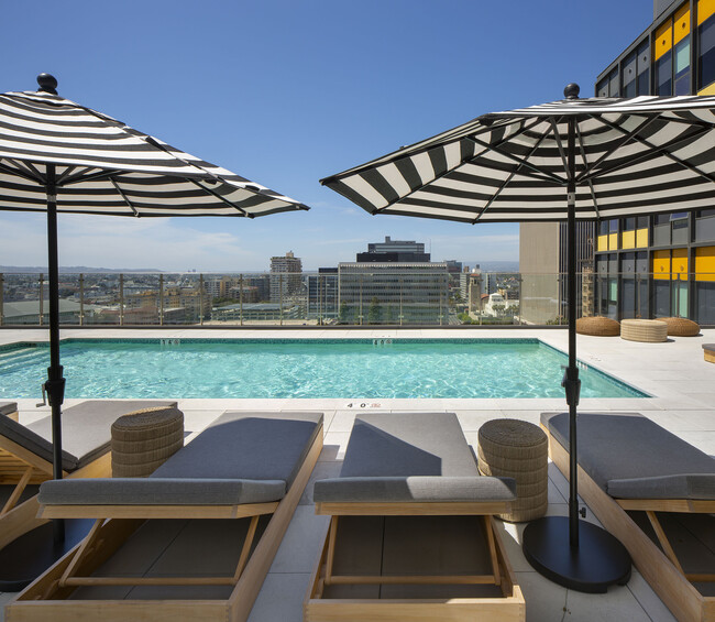 10th Floor Pool Deck - Crosby