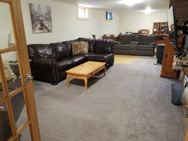 Building Photo - 279 Osborne Rd