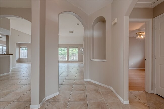 Building Photo - 8714 Pleasantbrook Dr