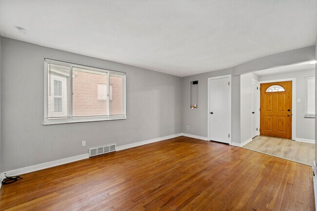 Foto del edificio - Stunning 3 bedroom home in Clairton availa...