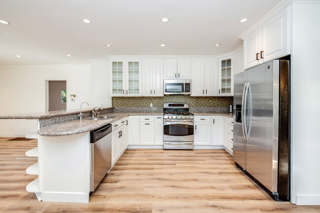 Building Photo - 6630 Moore Dr